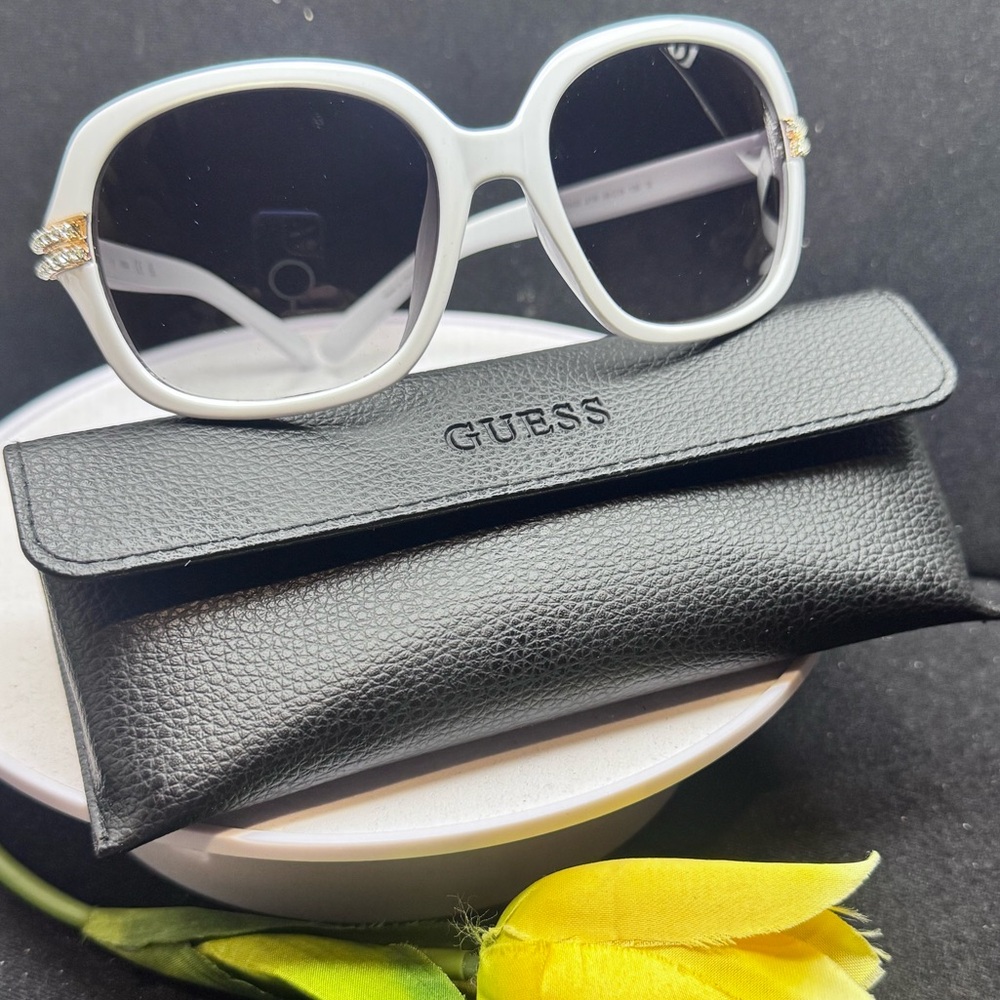 Guess Womens 59mm White Crystal Sunglasses GF0405-21W